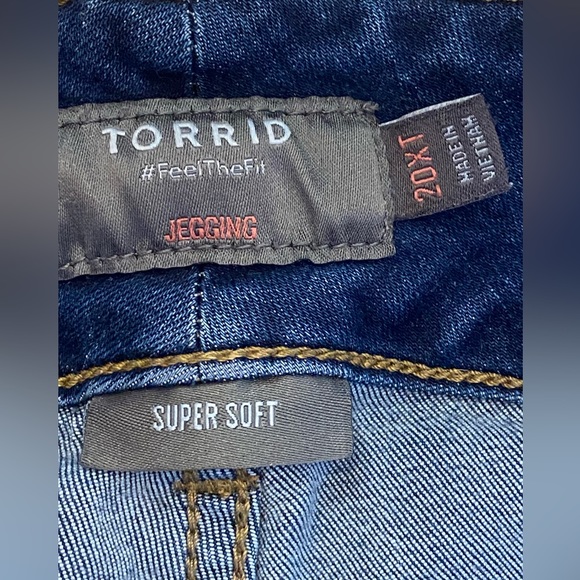 Torrid Jegging Super Soft Distressed Blue Jeans Extra Tall - Picture 10 of 14
